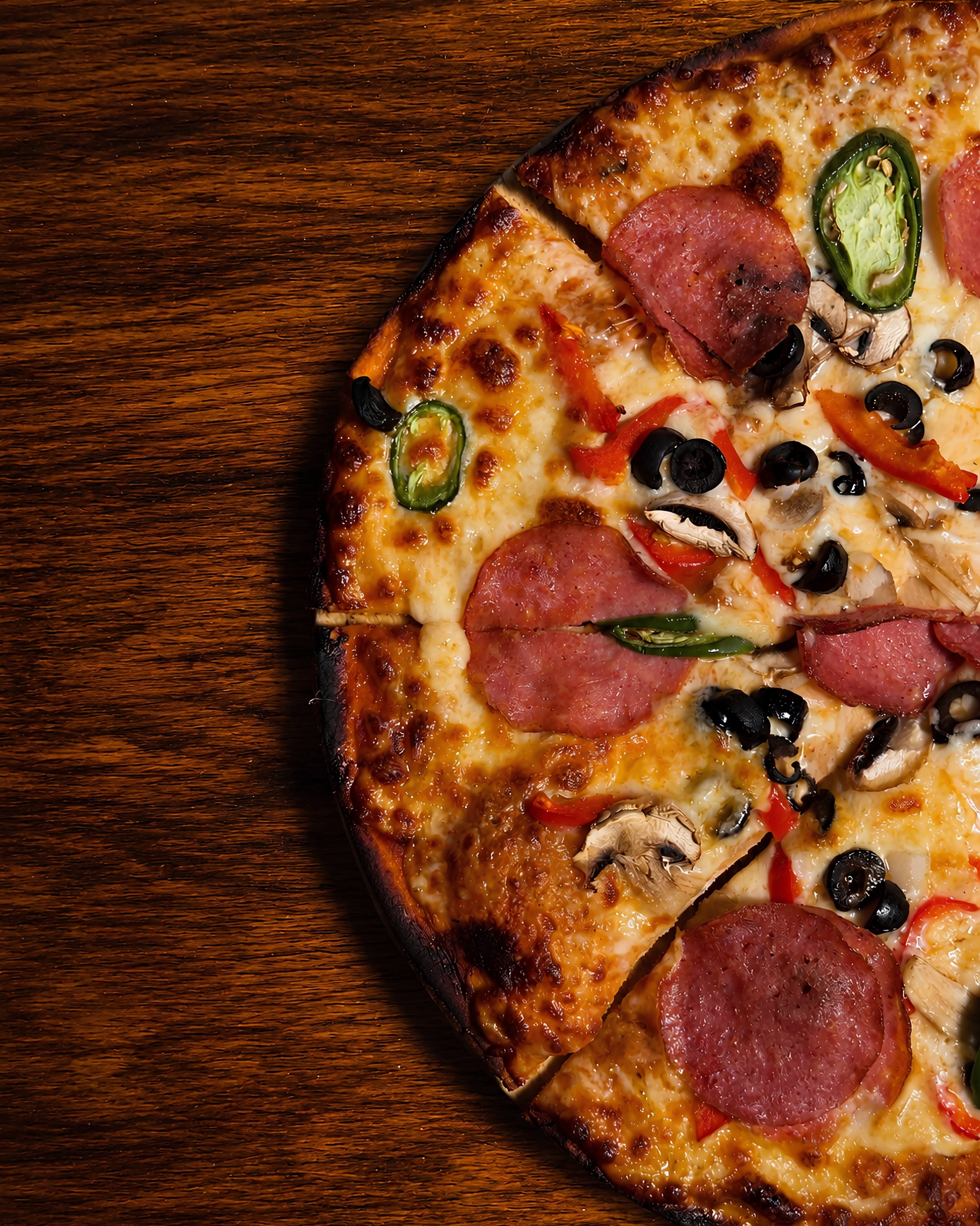 Pizza de la casa recién horneada